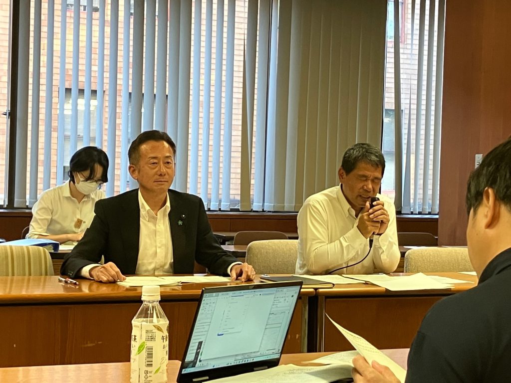 今日は県庁で「走る」！