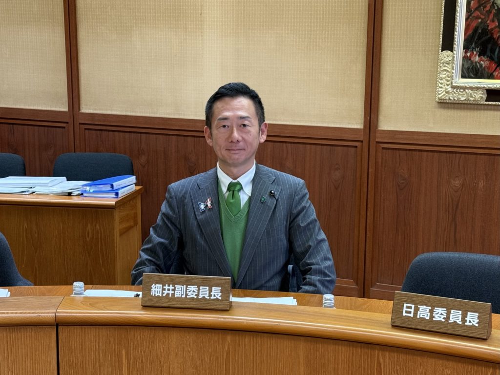 今日は議連と委員会に出席！