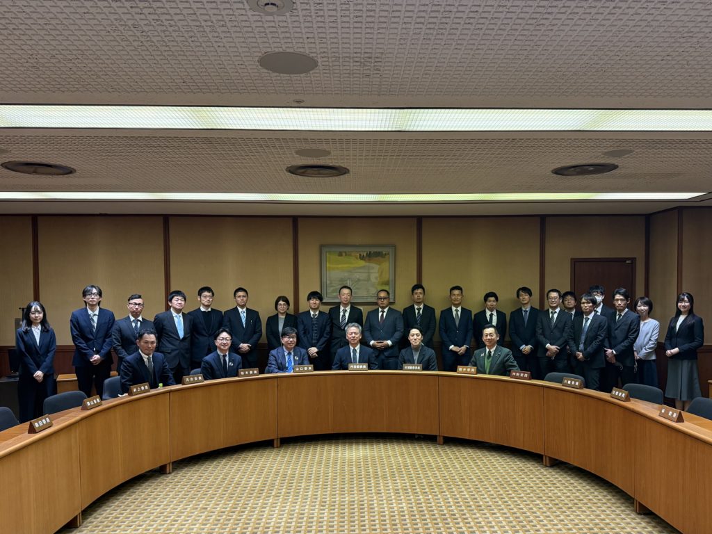 「ロボット」と「懇談会」！