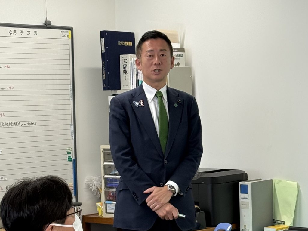 仲間の議員と終日活動！